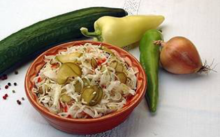 Cut pickled vegetables, with sweetener